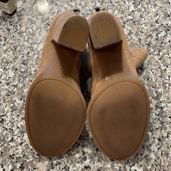 Lucky Brand 9.5 Block Heel Booties - Picture 3 of 4